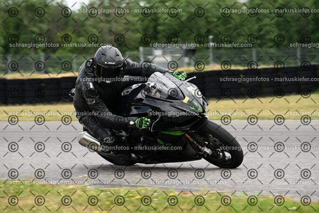 25bt02-0741 | markuskiefer.com - Realisiert mit Pictrs.com