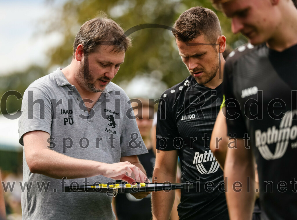 2023-09-03_004_TSV_Grafing_II_gegen_SV_Dornach_II | Grafing, Deutschland, 03.09.2023:
Fußball, A-Klasse 2023 / 2024, 3. Spieltag, TSV Grafing II gegen SV Dornach II, Endergebnis: 0:0

Trainer Peter Uehlein (TSV Grafing), Adis Dizdarevic (TSV Grafing, #6)

Foto: Christian Riedel / fotografie-riedel.net