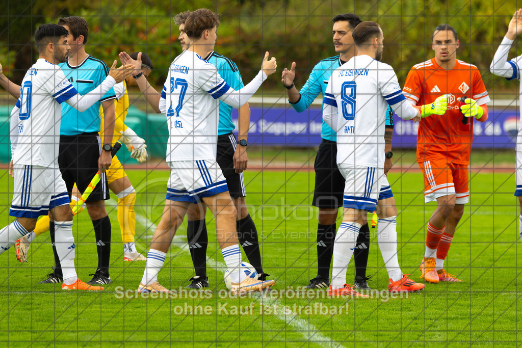 20261010_152821_0529_(c)_by_PhotoPeet | #,1.FC Eislingen (weiß) vs. TSV Bernhausen (lila), Fussball, Landesliga 2 - wfv, 11. Spieltag, Saison 2026/2027, Rasenplatz, Eichbachstation, Haldenstraße, 73054 Eislingen, 10.10.2026 - 15:30 Uhr,Foto: PhotoPeet / Sport- &amp; Eventfotografie / Peter Harich