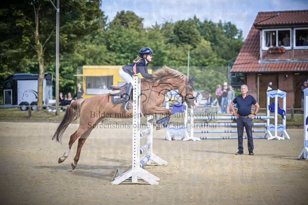 DOS_2125 | Entdecke hochwertige Reitturnierfotos von Foto Oger. Professionell, emotional und authentisch – jetzt Lieblingsmomente im Shop bestellen.Deutschlandweite Turnierfotografie. - Realisiert mit Pictrs.com