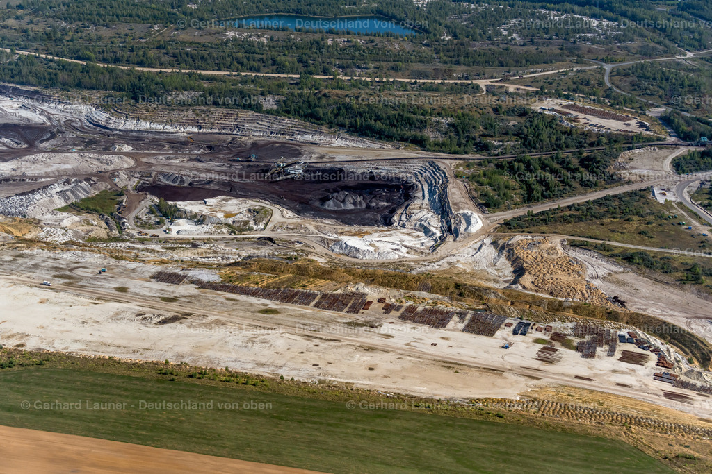 4042099 | HOHENMöLSEN 15.09.2020 Gelände des Abbaugebiets - Gelände und Abraum- Flächen des Braunkohle - Tagebau " Profen " in Hohenmölsen im Bundesland Sachsen-Anhalt, Deutschland. // Site of the mining area - site and overburden areas of the lignite - opencast mine "Profen" in Hohenmoelsen in the state Saxony-Anhalt, Germany. Foto: Gerhard Launer