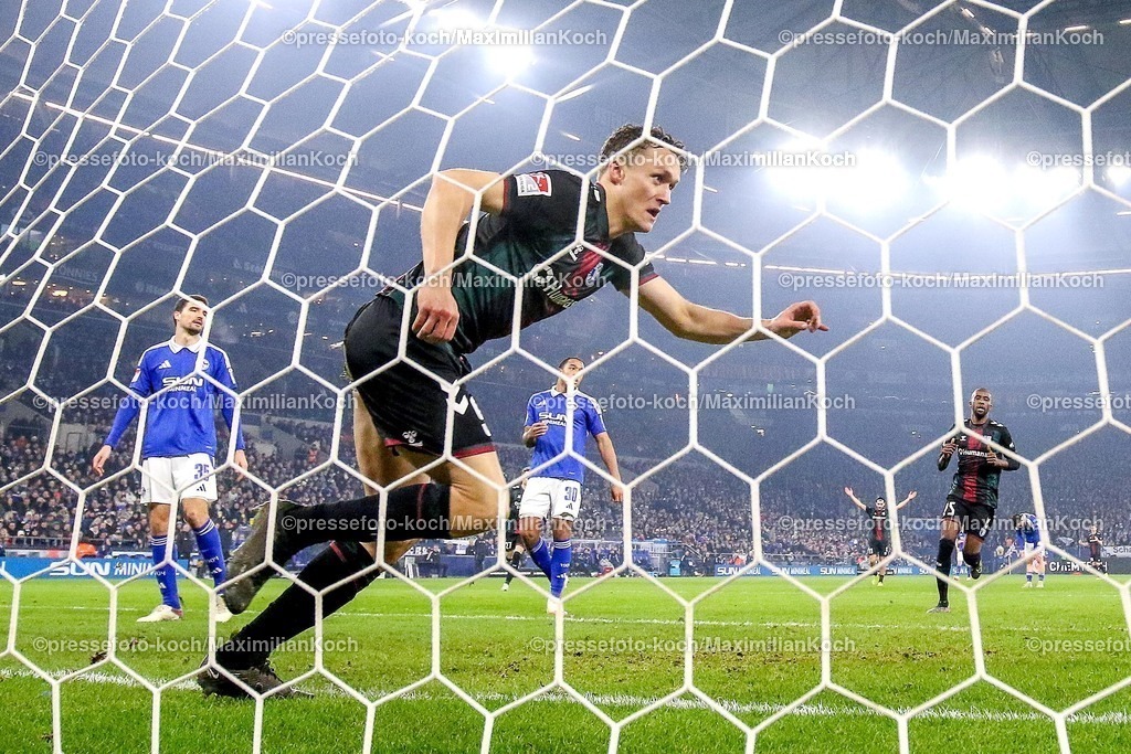 S0401022501092 | 01.02.2025, Fußball, FC Schalke 04 - 1. FC Magdeburg, 2.. Fußball Bundesliga, 20. Spieltag, Veltins-Arena Gelsenkirchen, Saison 2024 2025: Torjubel Martijn Kaars (1.FC Magdeburg #9) nach seinem Treffer zum 3:0DFB regulations prohibit any use of photographs as image sequences and or quasi-video.