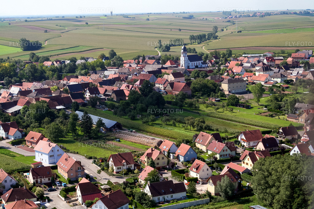 Vue aérienne: Vue de la ville depuis le nord-ouest à Niederlauterbach dans le département Bas Rhin, France – .Photo: IMG_3575.jpg prise le 31/08/2006 par Werner Riehm/FLY-FOTO.eu – Résolution de l'original: 3456 x 2304 px