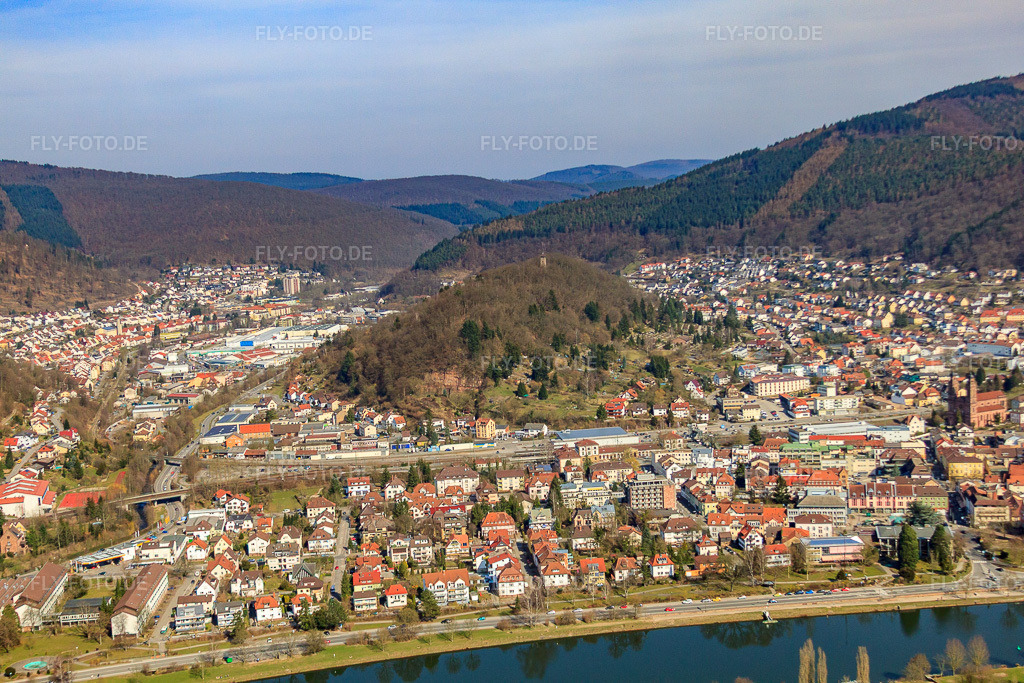 Luftbild: Altstadt am Neckarufer von Westen in Eberbach im Bundesland Baden-Württemberg in Deutschland. Foto: IMG_38060.jpg vom 12.03.2011 durch Werner Riehm/FLY-FOTO.de