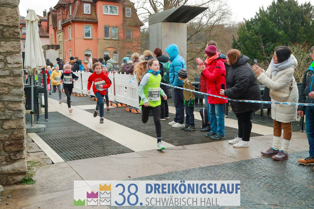 400m AOK Junior Cup | 3 Koenigslauf 2024 400m AOK Junior Cup - Realisiert mit Pictrs.com