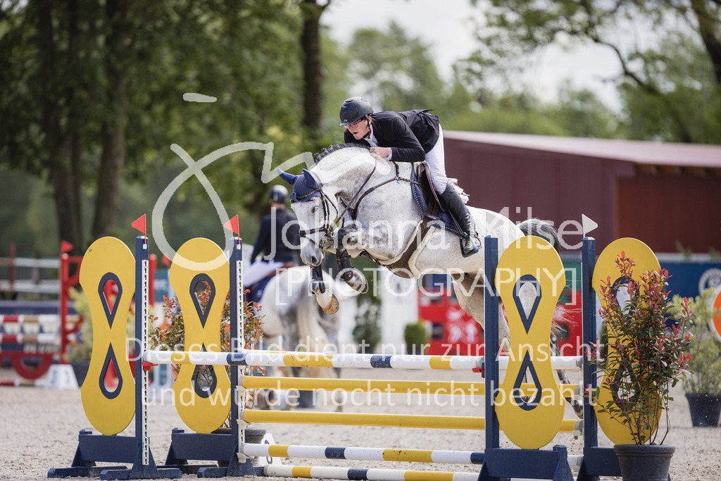 230516_Mühlen_03SprPf-A-433 | Deine schönsten Turniermomente als professionelle Fotos! Entdecke hochwertige Pferdesport-Fotografie im Online-Shop. Jetzt Fotos finden & bestellen!