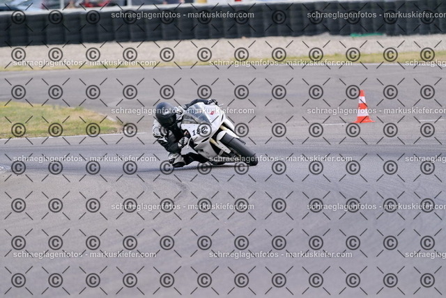 26bt05-1869 | markuskiefer.com - Realisiert mit Pictrs.com