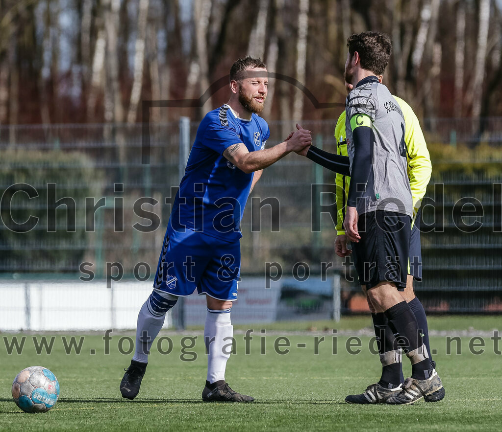 2024-02-24_009_FC_Langengeisling_II_gegen_SG_Reichenkirchen | Erding, Deutschland, 24.02.2024:
Fußball, Kreisklasse 2023 / 2024, Testspiel, FC Langengeisling II gegen SG Reichenkirchen, Endergebnis: 7:1

Moritz Wiesheu (FC Langengeisling, #10), Florian Scharf (SG Reichenkirchen, #4)

Foto: Christian Riedel / fotografie-riedel.net