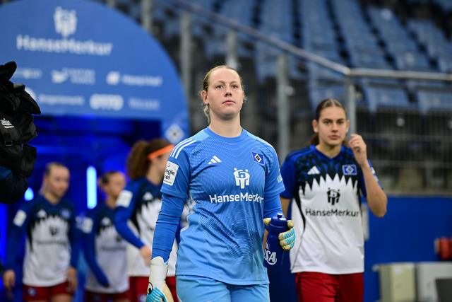 Fußball I Frauen I Saison 2025-2026 I Bundesliga I 10. Spieltag I Hamburger SV - 1. FC Nürnberg I 46201 | Portrait, Porträt, Portraitaufnahme, Personenfoto, Einzelbild, Einzelfoto, Halbportrait:  Larissa Haidner (33, Hamburger SV) - Realisiert mit Pictrs.com