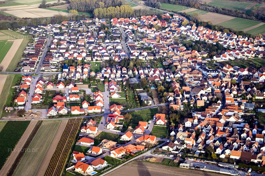 Luftbild: Dorf von Süden in Hördt im Bundesland Rheinland-Pfalz in Deutschland. Foto: IMG_4572.jpg vom 10.11.2006 durch Werner Riehm/FLY-FOTO.de