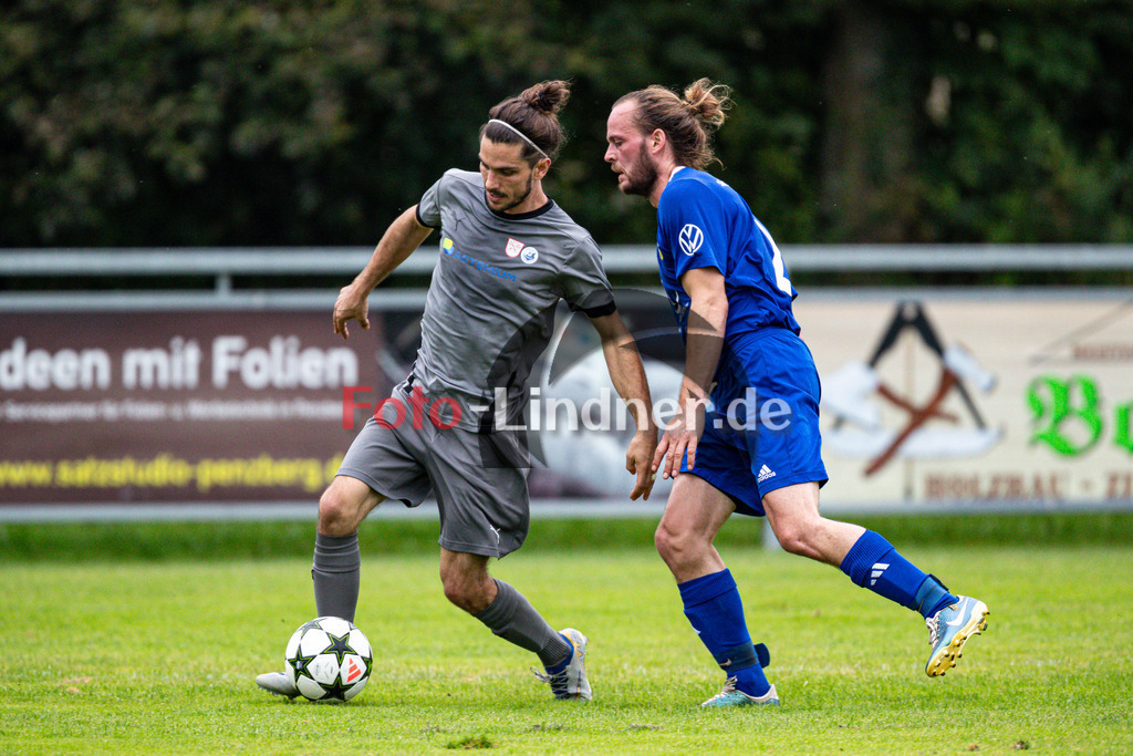 SG SV Eberfing/SV Söchering gegen SG TSV Schäftlarn / SC Baierbrunn | Fußball A-Klasse Herren Oberbayern Zugspitze Gruppe 5 6. Spieltag, SG SV Eberfing/SV Söchering gegen SG TSV Schäftlarn / SC Baierbrunn, 20240908,Duell zwischen Daniel FISCHER (SG TSV Schäftlarn/SC Baierbrunn 14) und Louis MAYET (SG SV Eberfing/SV Söchering 2),2024-09-08 in Obersöchering (Sportplatz Obersöchering), Daniel FISCHER (SG TSV Schäftlarn/SC Baierbrunn 14), Louis MAYET (SG SV Eberfing/SV Söchering 2)Copyright: WolfgangxLindner www.foto-lindner.de / shop.foto-lindner.de