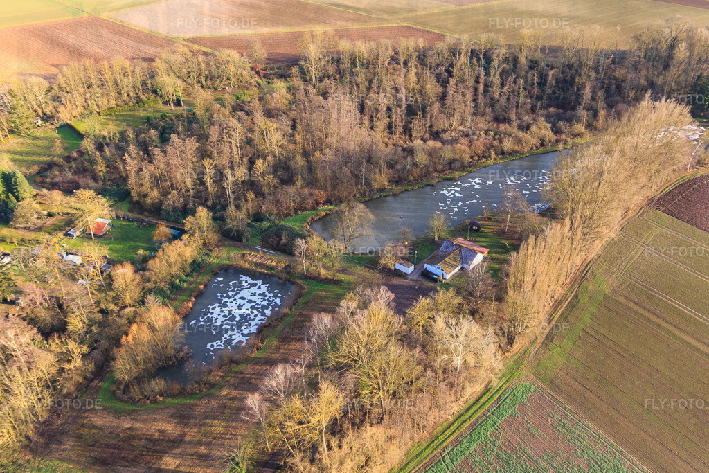 ASV Klares Wasser Insheim am Quodbach im Winter | Luftbild: ASV Klares Wasser Insheim am Quodbach im Winter in Insheim im Bundesland Rheinland-Pfalz in Deutschland. Foto: IMG_145214.jpg vom 12.01.2025 durch ©2025 Werner Riehm fly-foto.de/copyright - Realisiert mit Pictrs.com