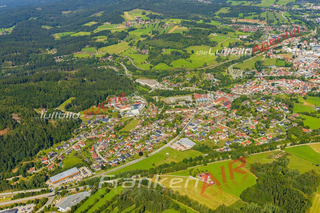 zwiesel-besonderes-geschenk-5280-jahr-2025 | Luftaufnahme der Stadt Zwiesel - Die Luftaufnahme wurde 2025 vom UL-Flugzeug heraus erstellt ( keine Drohne ) - Hochauflösende Luftaufnahme - für professionelle Ausdrucke geeignet. Die Geschenkidee !Mit Lizenz und Bildrechte bestellbar