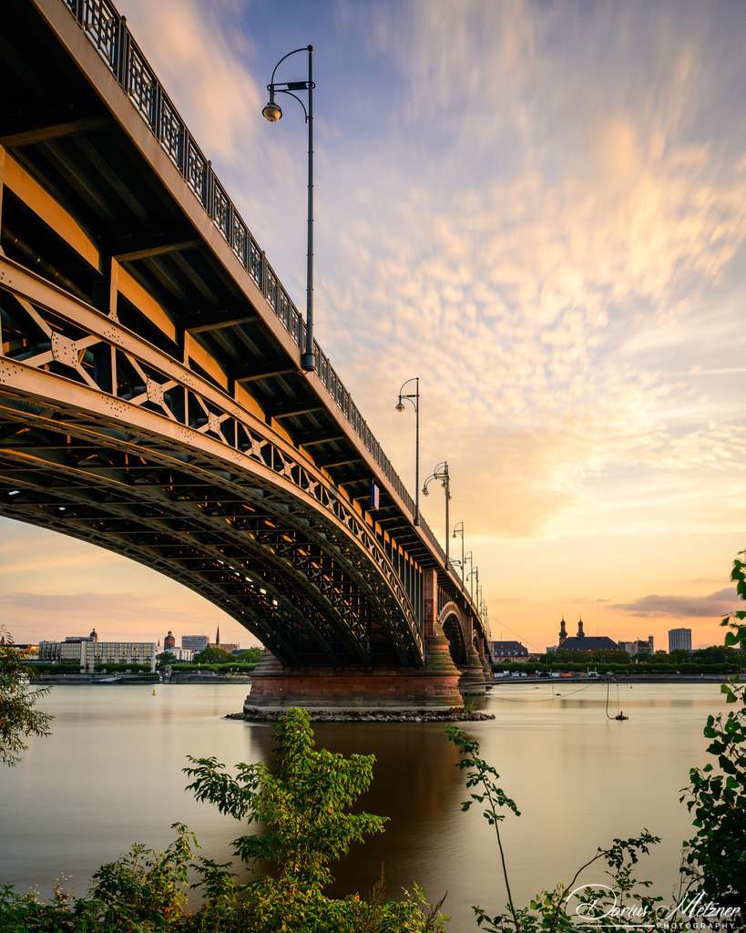 Die Theodor-Heuss-Brücke | Die Theodor-Heuss-Brücke zwischen Mainz und Mainz-Kastel