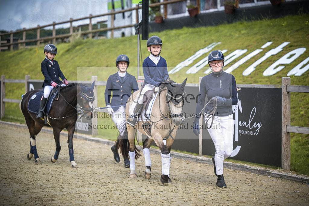 DOS_0306 | Entdecke hochwertige Reitturnierfotos von Foto Oger. Professionell, emotional und authentisch – jetzt Lieblingsmomente im Shop bestellen.Deutschlandweite Turnierfotografie. - Realisiert mit Pictrs.com