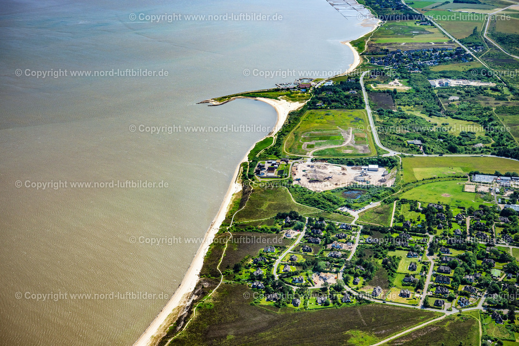 Sylt_Braderup_Munkmarsch_ELS_6986130625 | WENNINGSTEDT-BRADERUP (SYLT) 13.06.2025 Küsten- Landschaft am Sandstrand der Nordsee in Wenningstedt-Braderup (Sylt) und Munkmarsch auf der Insel Sylt im Bundesland Schleswig-Holstein, Deutschland. // Coastline on the sandy beach of North Sea in Wenningstedt-Braderup (Sylt) and Munkmarsch at the island Sylt in the state Schleswig-Holstein, Germany. Foto: Martin Elsen