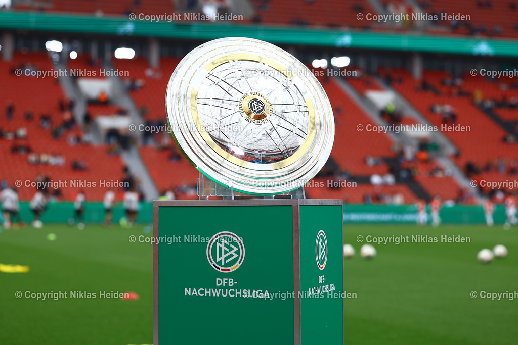 NH_Bayer04LeverkusenU19_1FCKölnU19_U19DFBNachwuchsliga_18052025 | Die Meisterschale der A-Junioren (U19) in der BayArena.Fußball I Junioren I U19 DFB-Nachwuchsliga I Saison 2024-2025 I Deutsche Meisterschaft U19, Finale I Bayer 04 Leverkusen U19 - 1. FC Köln U19 I 18.05.2025 I BayArena