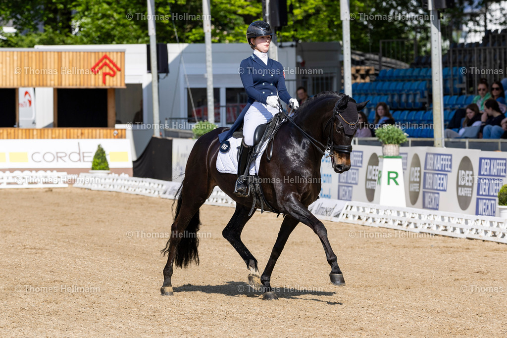 TH_571-OERTZEN Soe Isabell (GER)_ Smiley S_17688 | Deutsches Spring- und Dressur-Derby 2024 am 10.05.24 in Hamburg, 571OERTZEN Soe Isabell (GER), Smiley S