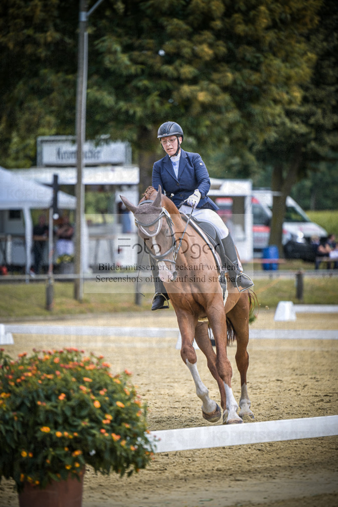 DOS_1354 | Entdecke hochwertige Reitturnierfotos von Foto Oger. Professionell, emotional und authentisch – jetzt Lieblingsmomente im Shop bestellen.Deutschlandweite Turnierfotografie. - Realisiert mit Pictrs.com