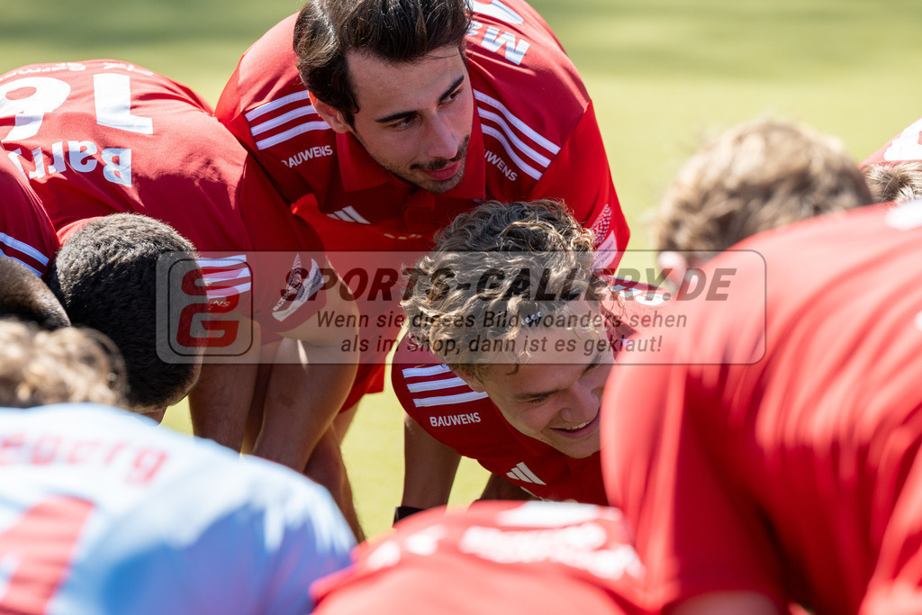SFE_20250412_0033 | Köln, Deutschland, 12.04.2025:  Hockey 1. Bundesliga Herren Rot-Weiss Köln - Harvestehuder THC im KTHC Stadion Rot-Weiss Köln Tennis and Hockey Club am 12.04.2025 in Köln, Deutschland. (Foto von Stephan Fehrmann)Köln, Germany, 12.04.2025: Hockey 1. Bundesliga Herren Rot-Weiss Köln - Harvestehuder THC in KTHC Stadion Rot-Weiss Köln Tennis and Hockey Club at 12.04.2025 in Köln, Deutschland. (Foto from Stephan Fehrmann)