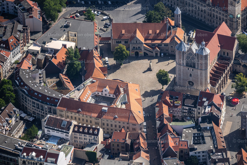 4035278 | BRAUNSCHWEIG 31.07.2020 Kirchengebäude des Domes des Braunschweiger Dom am Domplatz in Braunschweig im Bundesland Niedersachsen, Deutschland. Weiterführende Informationen bei: Ev.-luth. Kirchengemeinde St. Katharinen Braunschweig. // Church building of the cathedral of of Braunschweiger Dom on Domplatz in Brunswick in the state Lower Saxony, Germany. Further information at: Ev.-luth. Kirchengemeinde St. Katharinen Braunschweig. Foto: Gerhard Launer
