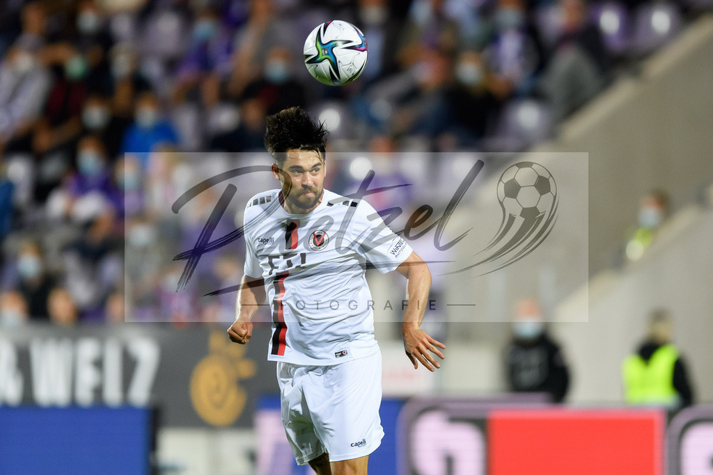 OSNVKO2021090620210906_157 | Fussball, Herren: Aaron Berzel (FC Viktoria Koeln) in Aktion, am Ball, Einzelaktion beim Spiel der 3. Liga zwischen VfL Osnabrueck und FC Viktoria Koeln im Stadion an der Bremer Bruecke am 06.09.2021 in Osnabrueck, Deutschland.DFB / DFL REGULATIONS PROHIBIT ANY USE OF PHOTOGRAPHS AS IMAGE SEQUENCES AND/OR QUASI-VIDEO. - Realisiert mit Pictrs.com