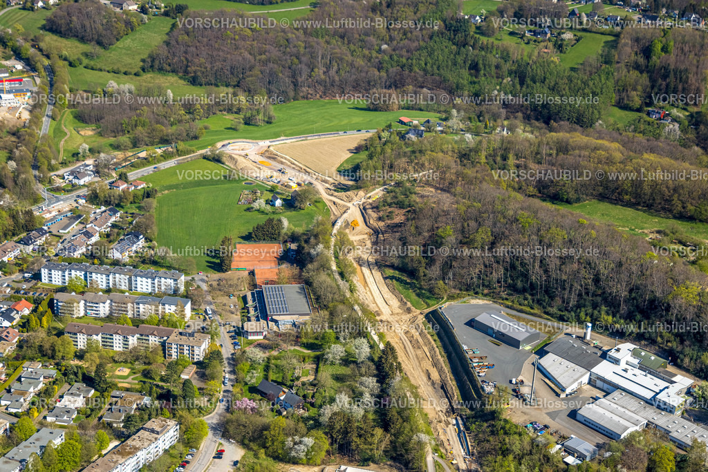 Sprockhoevel220403993 | Luftbild, Baustelle an der Glückauf-Trasse mit Neubau der Umgehungsstraße L70n zur Haßlinghauser Straße, Mathilde-Anneke-Schule, Niedersprockhövel, Sprockhövel, Ruhrgebiet, Nordrhein-Westfalen, Deutschland