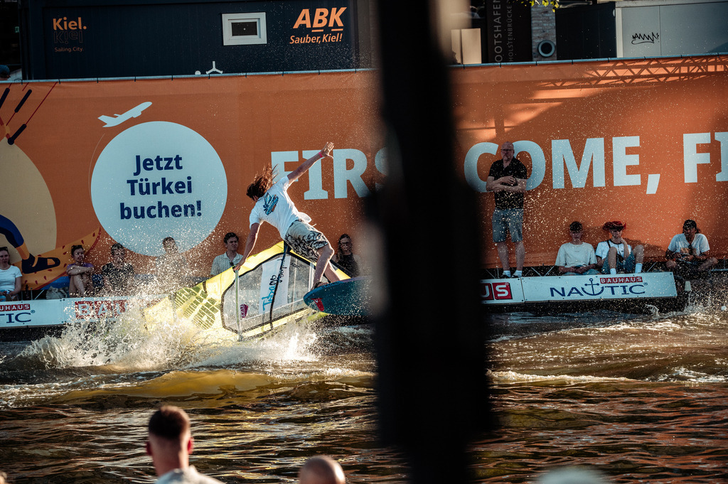 Kieler WOCHE Tow In Windsurf - @art_tokarev dpmedia (52 von 63) | dp-photography - Realisiert mit Pictrs.com