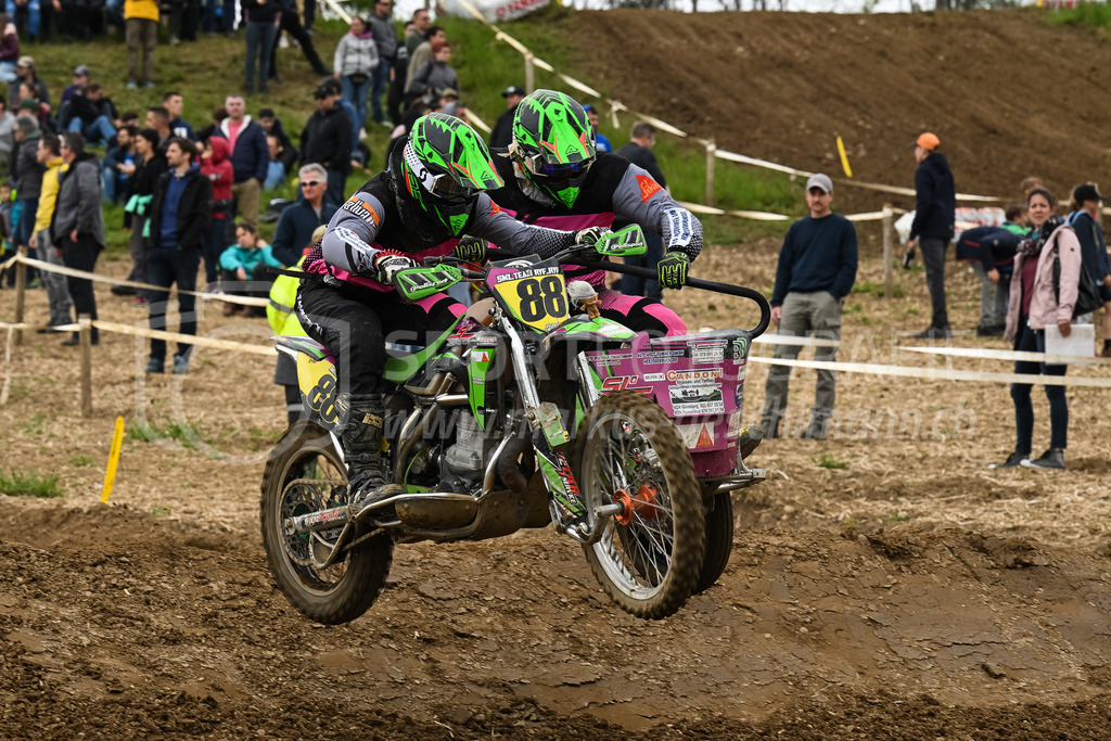 Motocross Schlatt bei Winterthur - 30. April 2023 | #88 Ryf Michael / Ryf Raphael aus Oeschenbach (CH) auf Vmc Zabel in der Kategorie Seitenwagen am Motocross Schlatt bei Winterthur, 30. April 2023. 
Instagram: @mx_schlatt | @mc_wila | @sam_schweiz
Bild: Sportfotografie Markus Aeschimann | www.markus-aeschimann.ch - Realisiert mit Pictrs.com