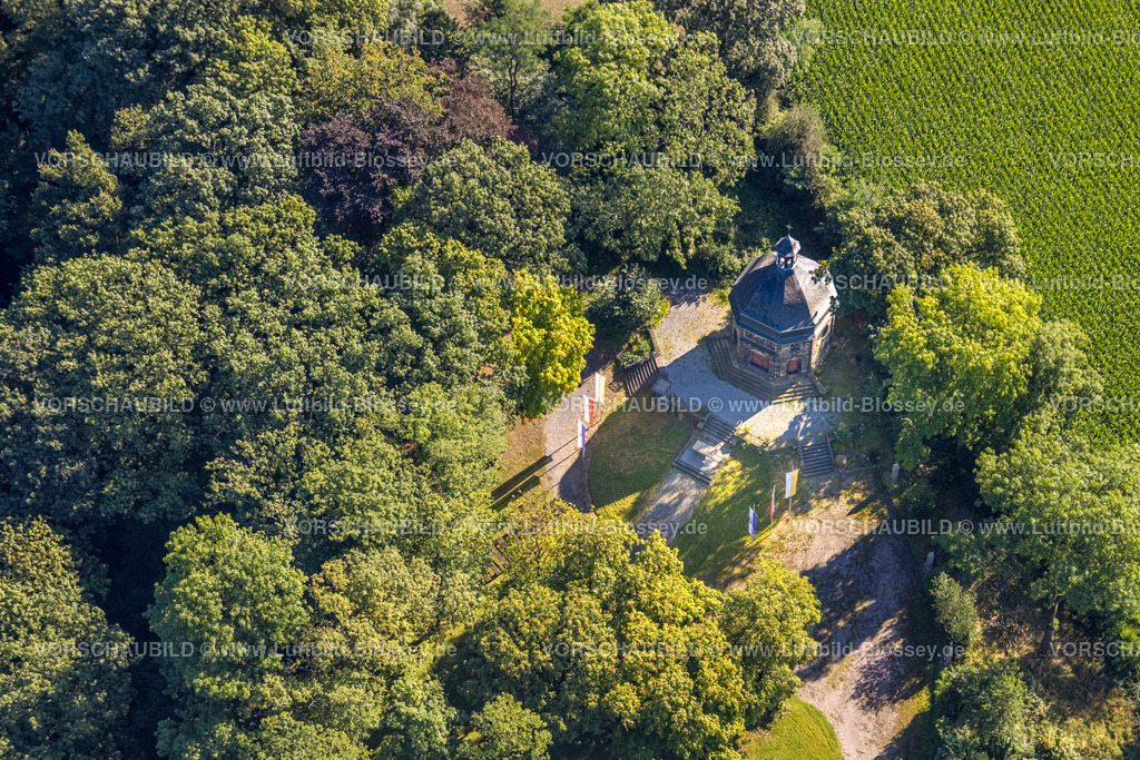 Velbert240811823Neviges | Luftbild, Kapelle auf dem Marienberg, Waldgebiet und Fahnen, Neviges, Velbert, Ruhrgebiet, Nordrhein-Westfalen, Deutschland