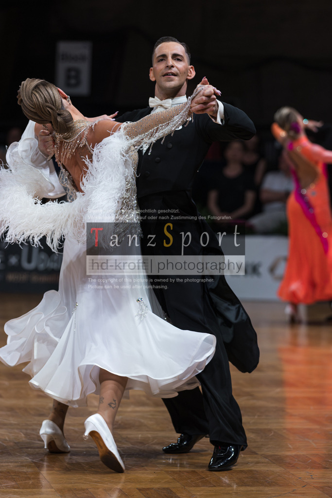 20250820_WDSF Standard Rising Stars R3-3469 | Tanzsportbilder, Standardtanz, Lateintanz, WDSF, DTV, LTVB, dancecomp, goc, hessen tanzt, blaues band der spree, walzer, tango, wiener walzer, slowfox, quickstepp, samba, rumba, cha-cha-cha, paso doble. jive, hd-kroft photography, turniertanzsport