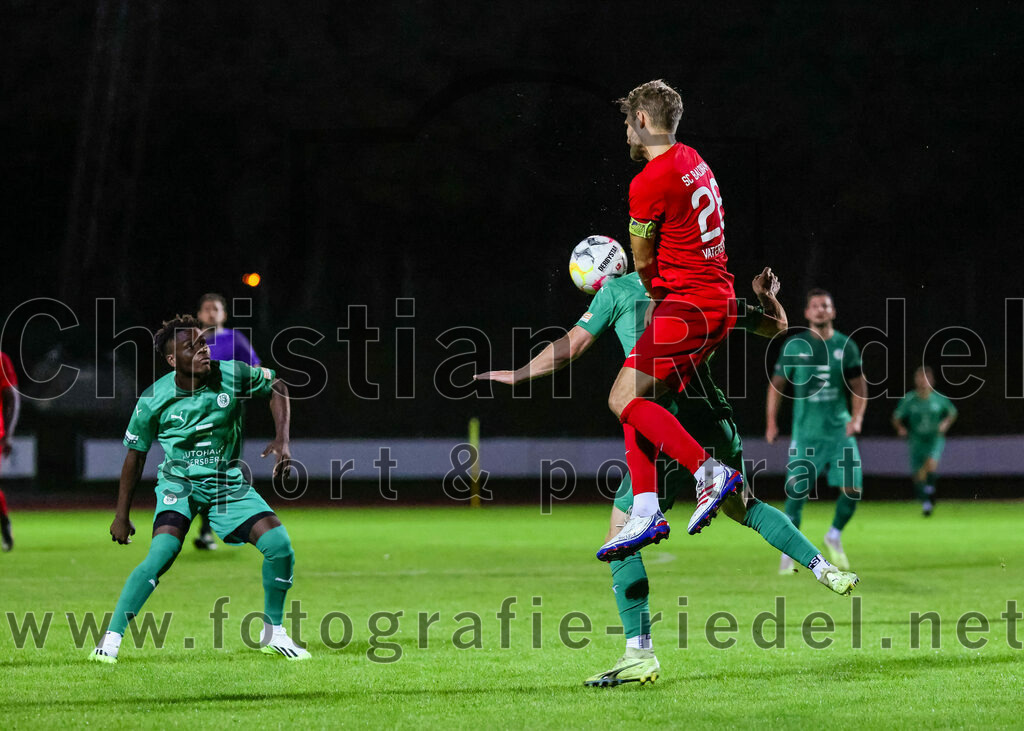 2023-09-01_017_SC_Baldham-Vaterstetten_gegen_TSV_1877_Ebersberg | Vaterstetten, Deutschland, 01.09.2023:
Fußball, Kreisliga 2023 / 2024, 3. Spieltag, SC Baldham-Vaterstetten gegen TSV 1877 Ebersberg, Ergebnis: 1:2

Timo Schaller (TSV 1877 Ebersberg, #7), Niklas Stepanek (SC Baldham-Vaterstetten, #28)

Foto: Christian Riedel / fotografie-riedel.net