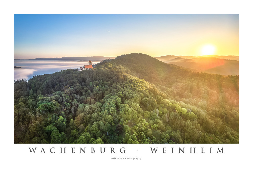 Wachenburg - Weinheim | Although the Wachenburg was built in the 20th century, it looks like a medieval castle due to its architectural style. Here you can see a drone shot of the Wachenberg at sunrise. Birkenau, which lies behind it, is covered by a dense blanket of fog. - Realisiert mit Pictrs.com