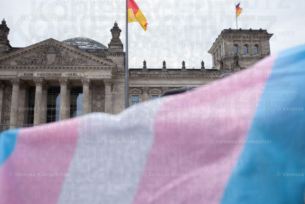  Trans Day Of Visibility Kundgebung 2022 in Berlin | Vanessa Kleinwächter - Realisiert mit Pictrs.com