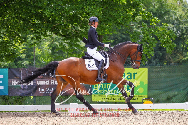 DKP41087 | Turnierfotos kaufen im Webshop von Daniel Kuhl Photography – entdecke professionelle Reitsportfotos aus Turnieren & Events. Hochwertige Turnierbilder online bestellen & sichern. Jetzt Fotos von Reitsportturnieren kaufen!