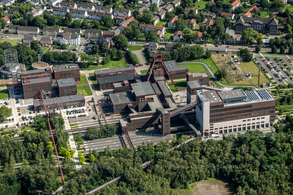 4050304 | Zeche Zollverein, Essen ESSEN 25.08.2021 Museums- Gebäude- Ensemble Zeche - Ruhr Museum in Essen im Bundesland Nordrhein-Westfalen. // Museum building ensemble pit - Ruhr Museum in Essen in the state North Rhine-Westphalia. Foto: Gerhard Launer
