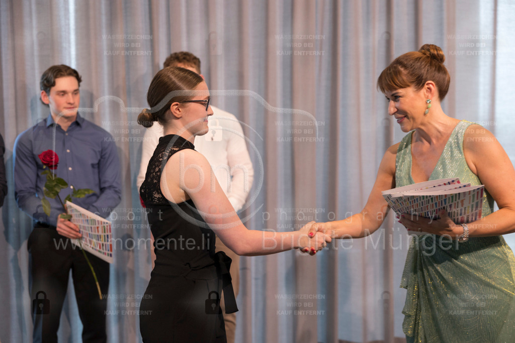 FeusiDiplomfeier_R6OO3160 | Brigitte Münger / bmsportphotography - Realisiert mit Pictrs.com