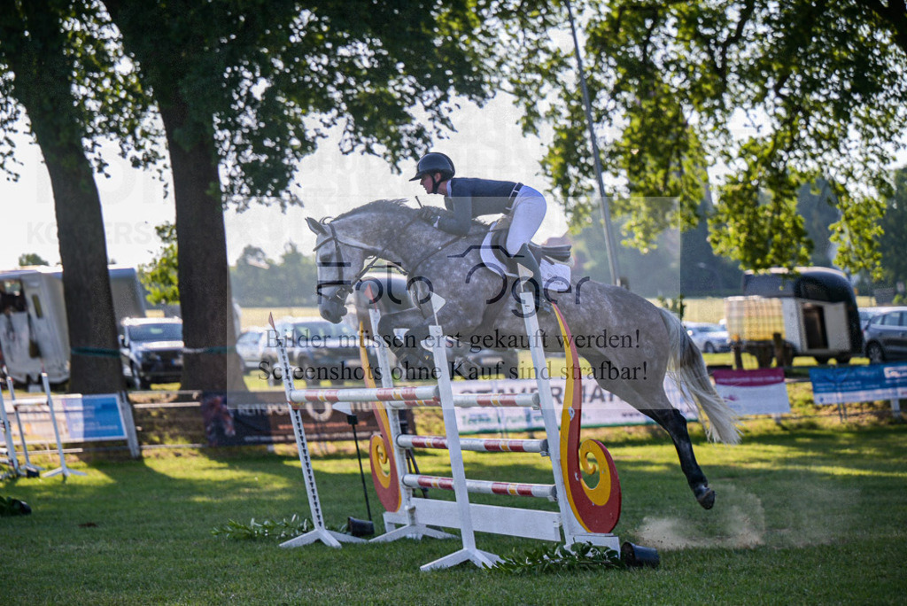 Reitturnier Voxtrup | Entdecke hochwertige Reitturnierfotos von Foto Oger. Professionell, emotional und authentisch – jetzt Lieblingsmomente im Shop bestellen.Deutschlandweite Turnierfotografie. - Realisiert mit Pictrs.com