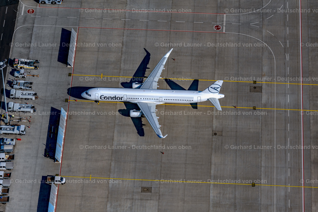 4040004 | SCHKEUDITZ 14.09.2020 Passagierflugzeug "Airbus A330-200" der Condor Flotte auf der Parkposition - Abstellfläche auf dem Flughafen im Ortsteil Dölzig in Schkeuditz im Bundesland Sachsen, Deutschland. Weiterführende Informationen bei: Condor Flugdienst GmbH. // Passenger airplane "Airbus A330-200" of the Condor fleet in parking position - parking area at the airport in the district Doelzig in Schkeuditz in the state Saxony, Germany. Further information at: Condor Flugdienst GmbH. Foto: Gerhard Launer
