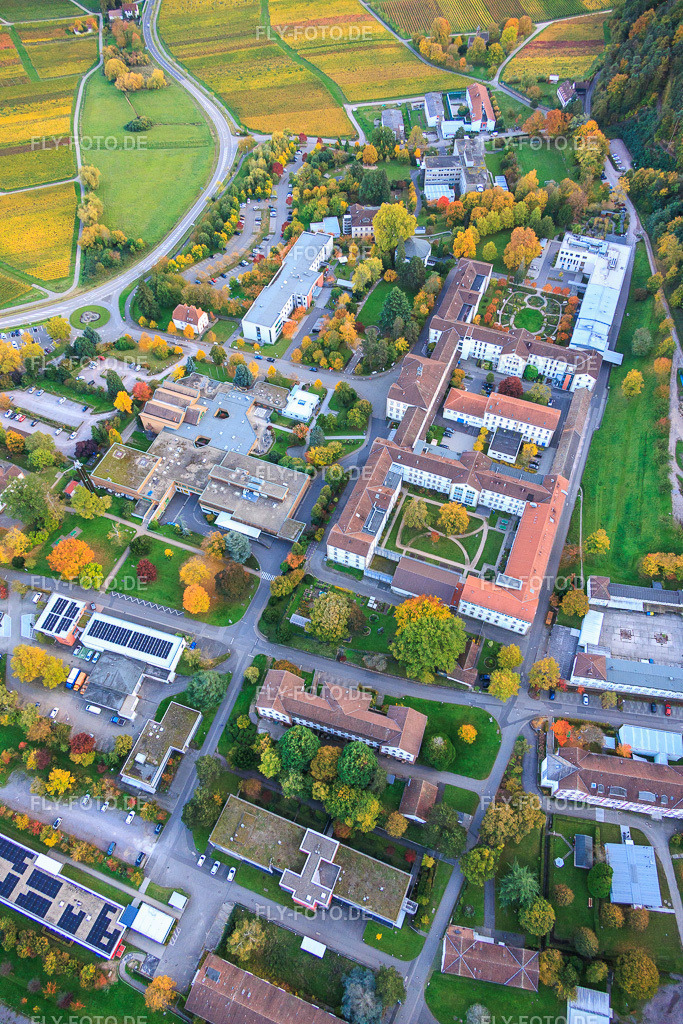 Pfalzklinikum für Psychiatrie und Neurologie http://www.pfalzklinikum.de/ | Luftbild: Pfalzklinikum für Psychiatrie und Neurologie http://www.pfalzklinikum.de/ in Klingenmünster im Bundesland Rheinland-Pfalz in Deutschland. Foto: IMG_150365.jpg vom 15.10.2025 durch Werner Riehm/FLY-FOTO.de - Realisiert mit Pictrs.com