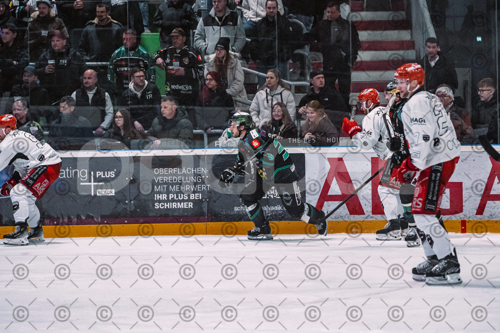 Alligators_vs_Hannover_PO_10_03_2026-36 | Höchstadt Alligators Fotogalerie: Eishockey-Action aus Franken. Professionelle Spielfotos, Portraits & Stadionbilder zum Download. Jetzt entdecken! - Realisiert mit Pictrs.com