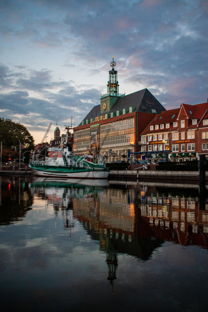 Postkarten 8 | Sonnenuntergang im Hafen von Emden. - Realisiert mit Pictrs.com