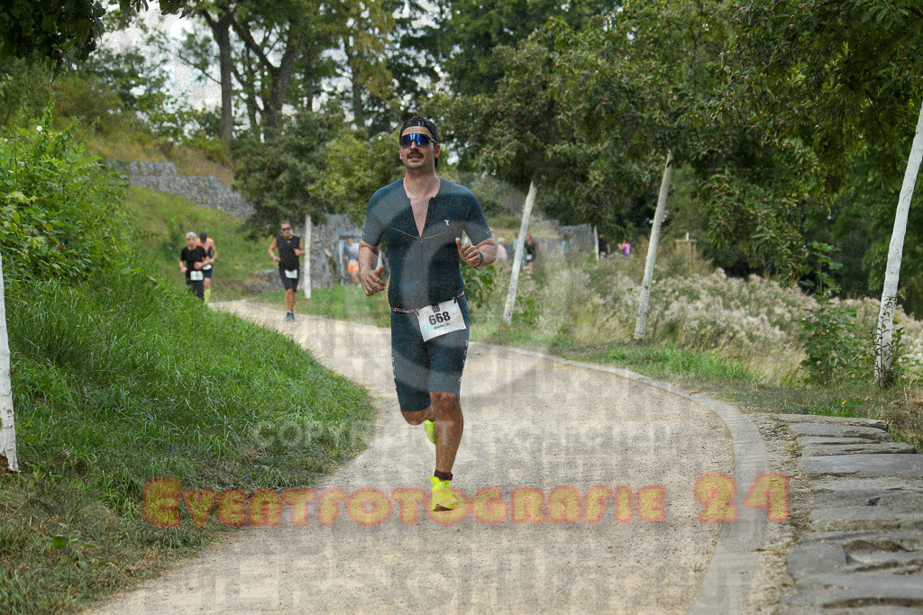 250824_1429_EX1_6408 | Sportfotografie im Rhein-Sieg Kreis, Köln, Bonn, NRW, Rheinland Pfalz, Hessen, etc. Unser Tätigkeitsfeld umfasst den Laufsport vom Volkslauf über den Marathon, Duathlon, Triathon bis zum Ultralauf wie Kölnpfad Ultra oder Schindertrail.