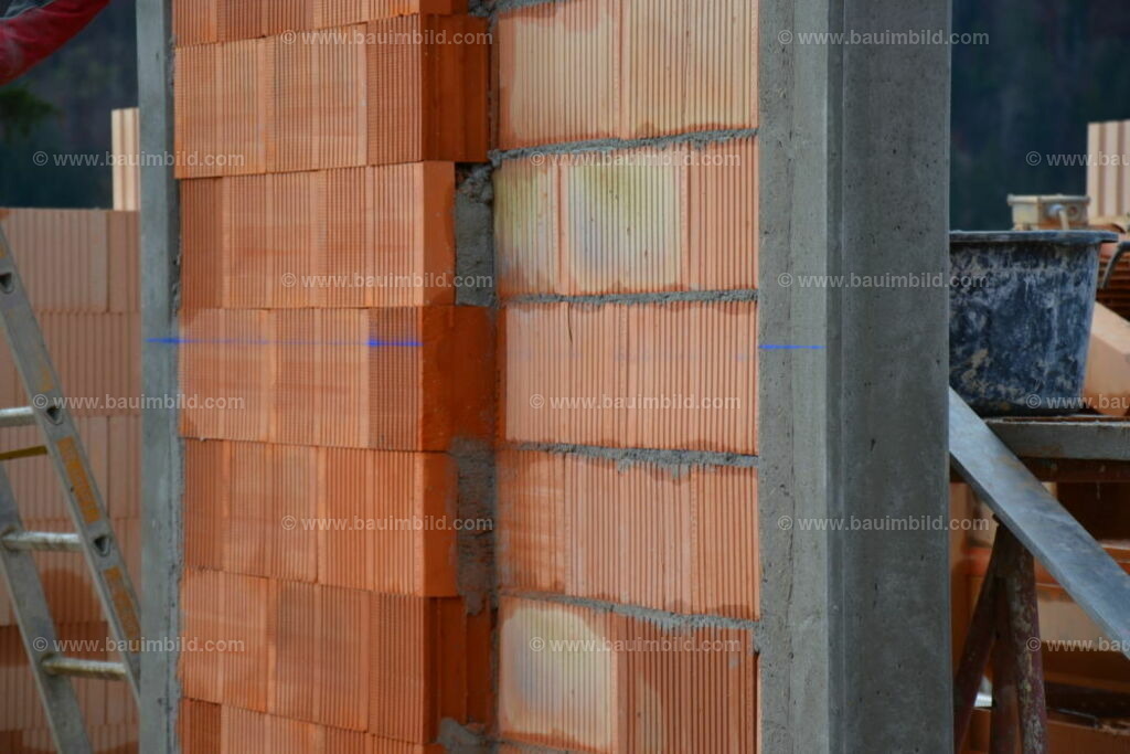 bib-lg07-mauerarbeiten-0171 | Nach LV-Leistungsgruppen sortierte Detailfotos über den Bau eines Hauses. Alle Hausbau-Bilder direkt vom Urheber und Autor der Website Haus-Selber-Bauen.com