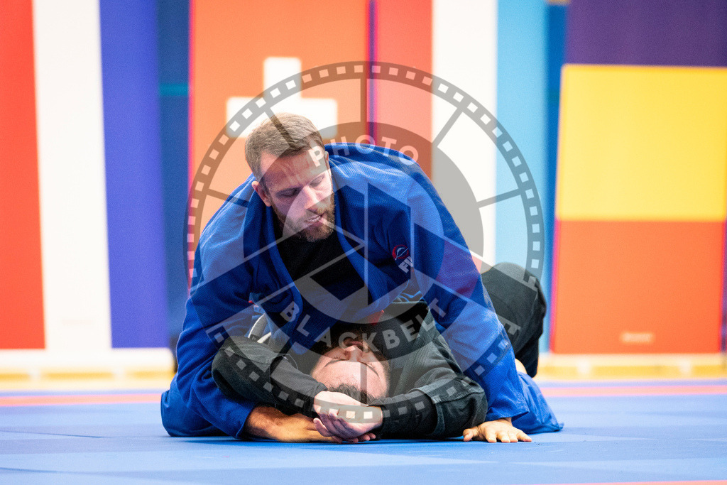 20231118PBB11883 | Fighters compete during the AJP Tour 600 Frankfurt Championship in Frankfurt/Main, Germany, on November 18, 2023.