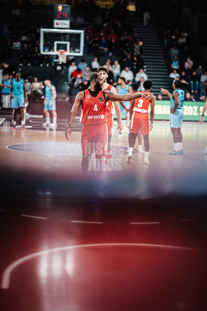 Basketball | Männer | Saison 2024/2025 | BKT EuroCup | Veolia Towers Hamburg vs. Hapoel Bank Yahav Jerusalem | 17.12.2024 | Chris Johnson (#4, Hapoel Jerusalem)