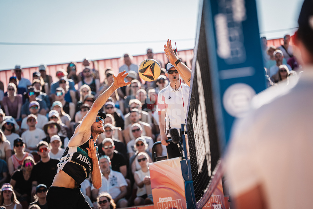 Beachvolleyball | Männer | Allianz German Beach Tour 2025 | Tourstop Düsseldorf | 11.05.2025 | Paul Henning beim Angriff