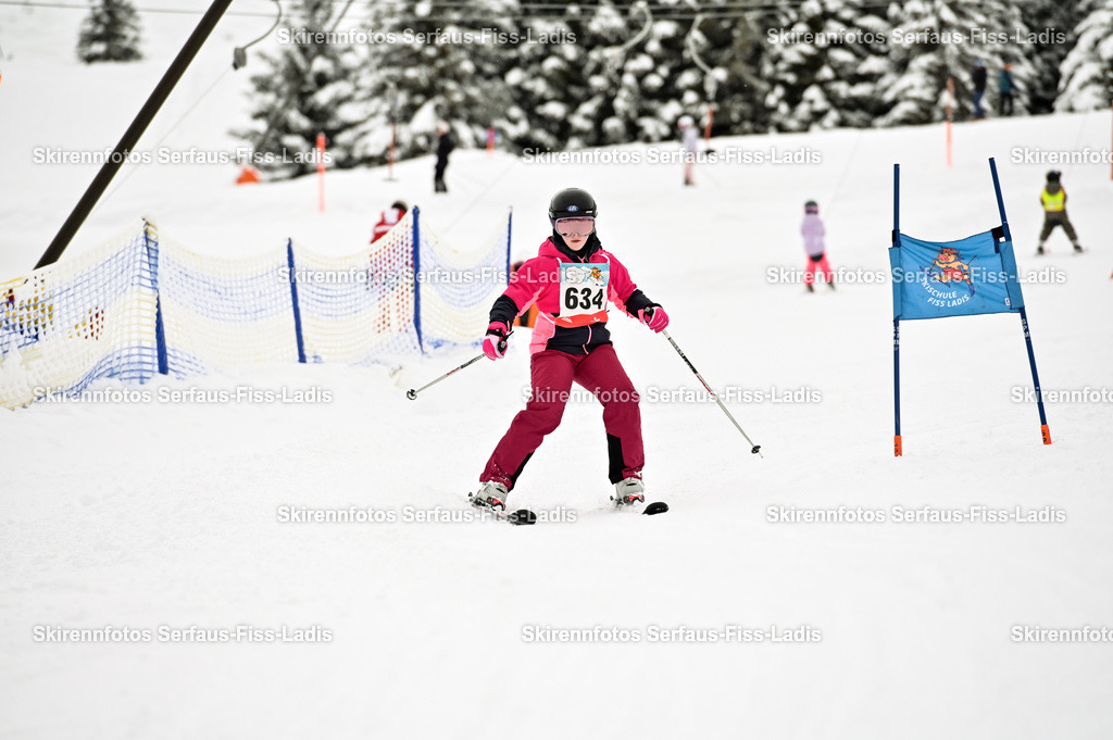 SRF_20.02.2026_0659 | Skirennfotos,Serfaus,Fiss,Ladis,Kinderskirennen,Winter,Tirol,Oberland,skirace,SFL,feelfree,weil wir's genießen,ski,Ski,skifahren,Sonnenplateau, - Realisiert mit Pictrs.com