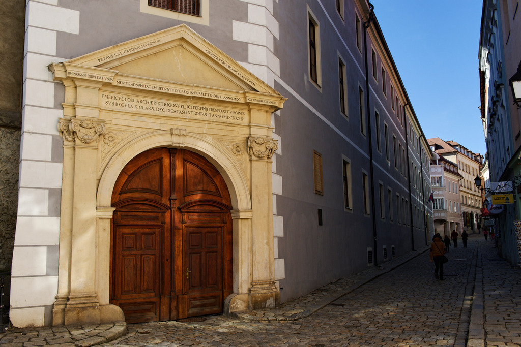 Barockeingang | Bratislava, Slowakei - March 03, 2012: Barockeingang. - Realisiert mit Pictrs.com