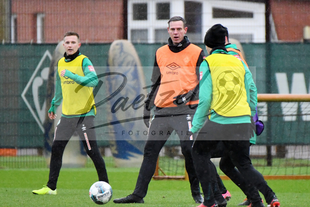 20200129_TRASVW_0028 | Fußball, Herren: Co- Trainer Tim Borowski (SV Werder Bremen) in Aktion, am Ball, Einzelaktion beim Training des SV Werder Bremen am 29.01.2020 im wohninvest Weserstadion in Bremen, Deutschland.(Foto von Nico Paetzel) - Realisiert mit Pictrs.com